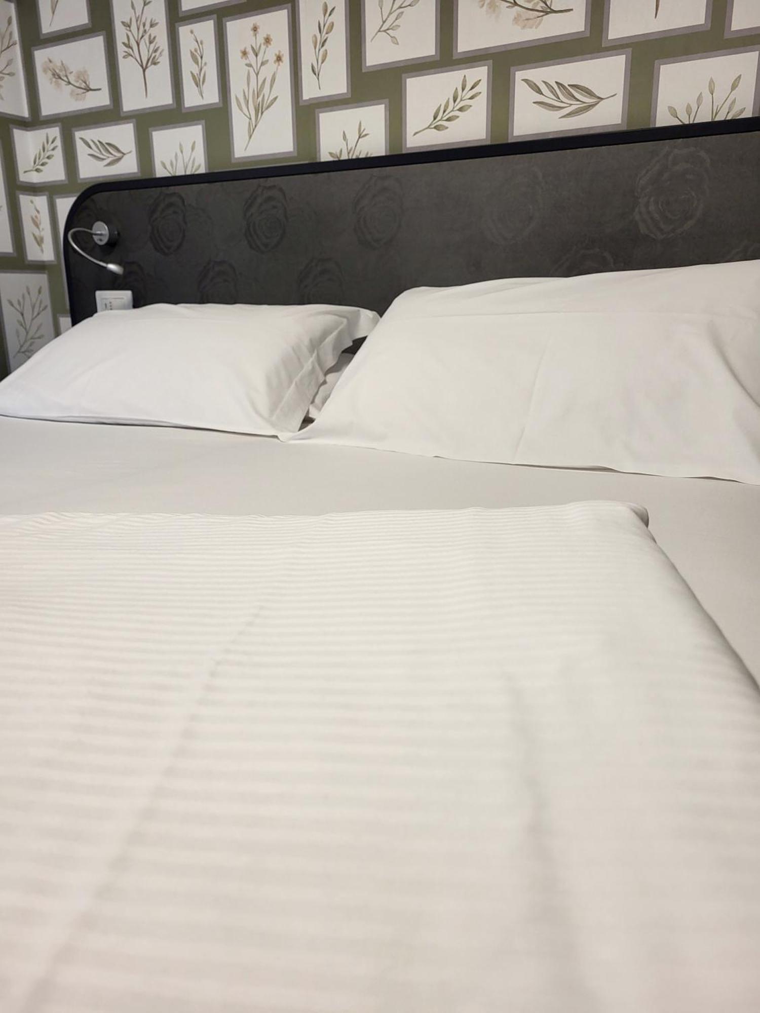Hi Hotels Torbole - Pool & Spa Torbole Sul Garda Luaran gambar