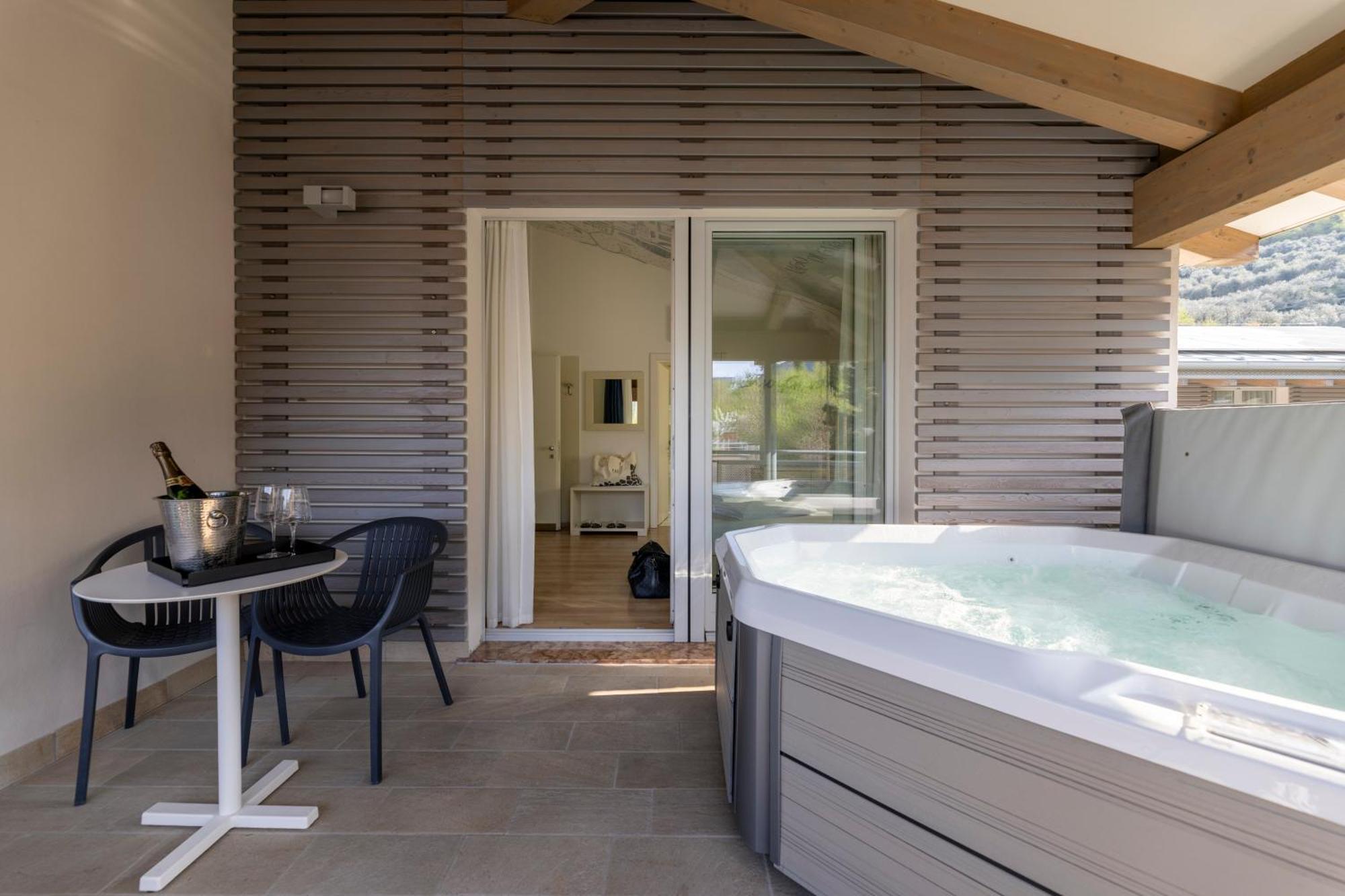 Hi Hotels Torbole - Pool & Spa Torbole Sul Garda Luaran gambar